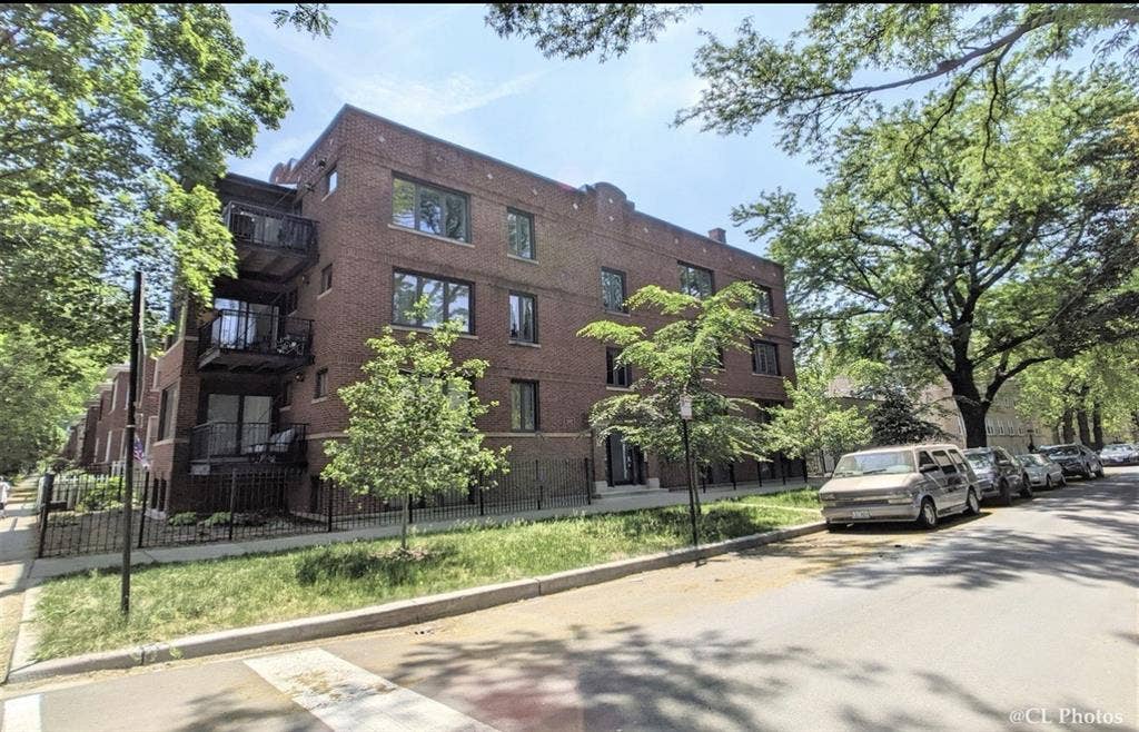 Looking for 1 roommatee