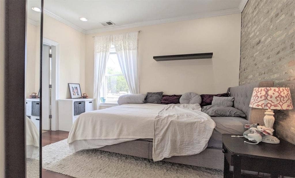 Looking for 1 roommatee