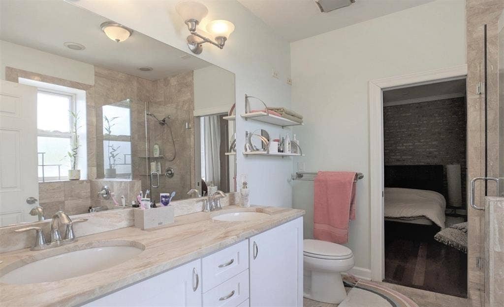 Looking for 1 roommatee