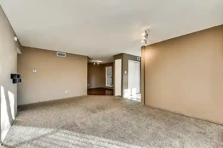 2 BR in Dallas