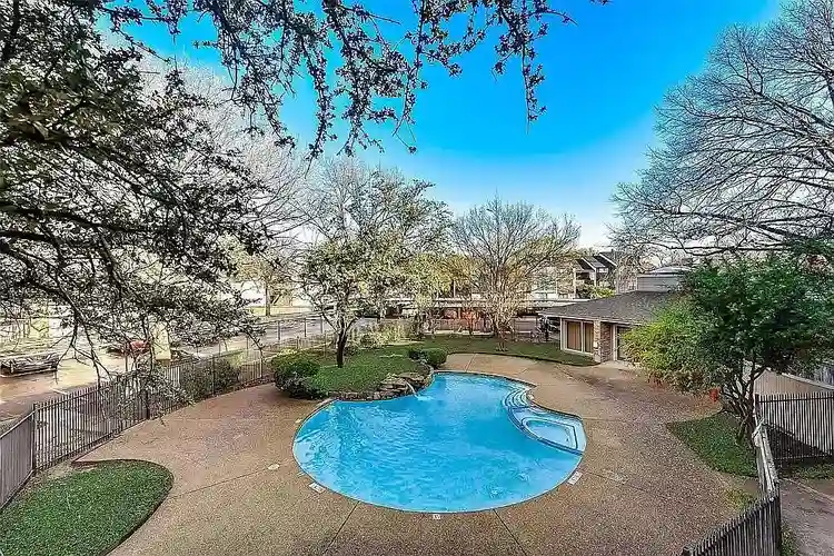 2 BR in Dallas