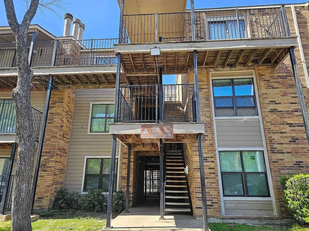 2 BR in Dallas