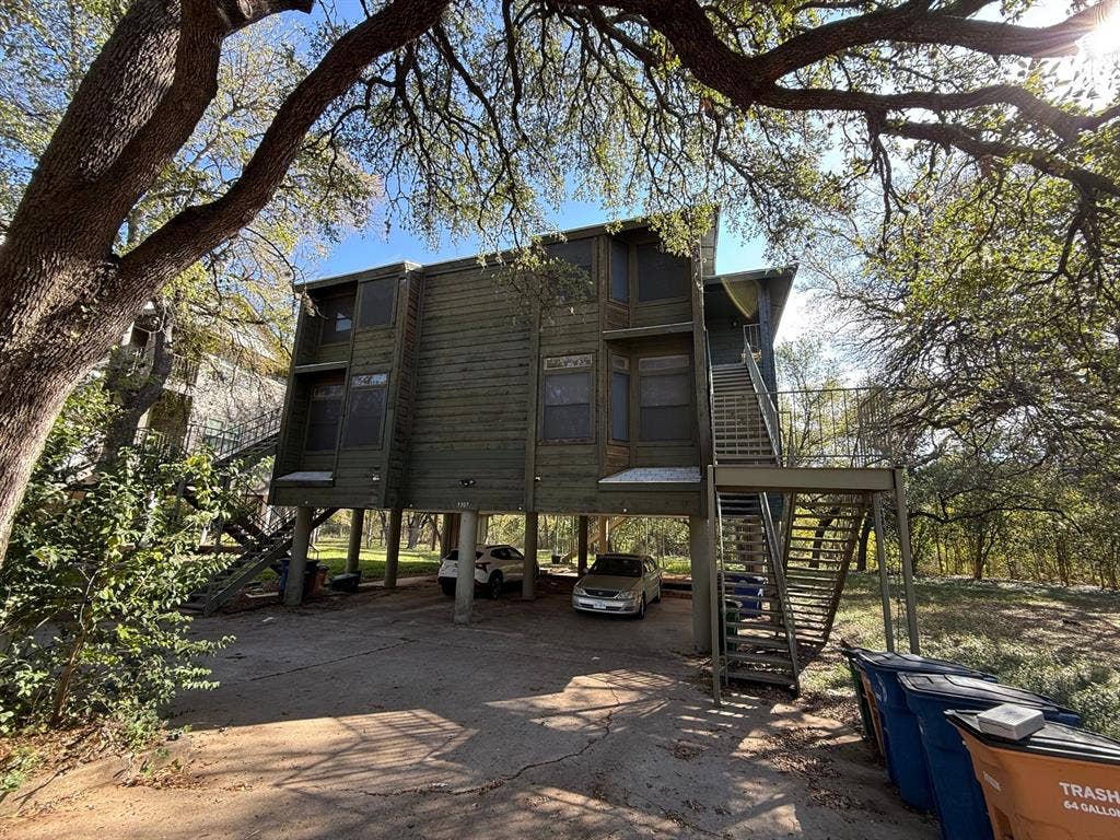 2 BR in Austin
