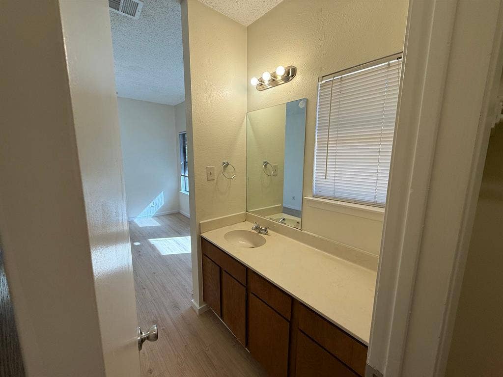 2 BR in Austin