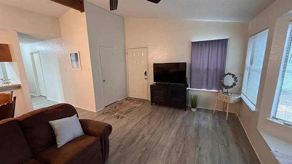2 BR in Austin