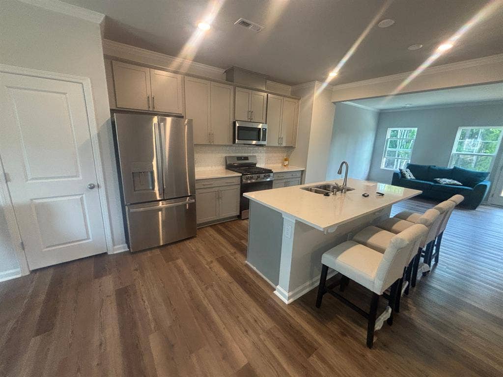 4 BR in Apex