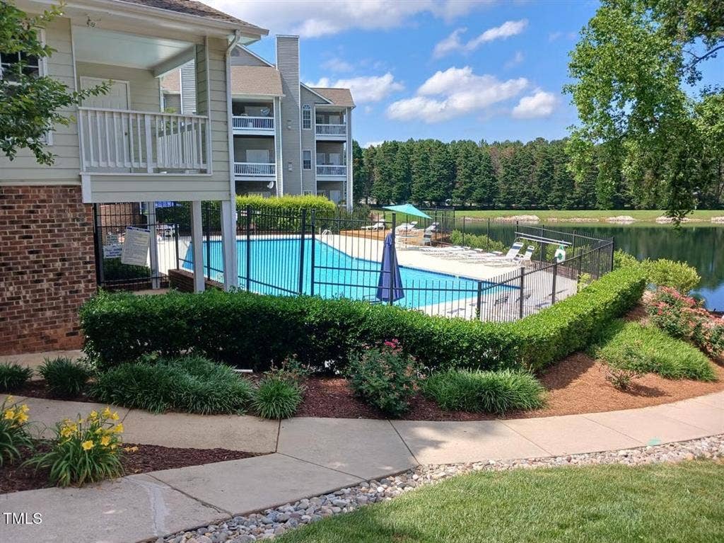 2 BR in Cary