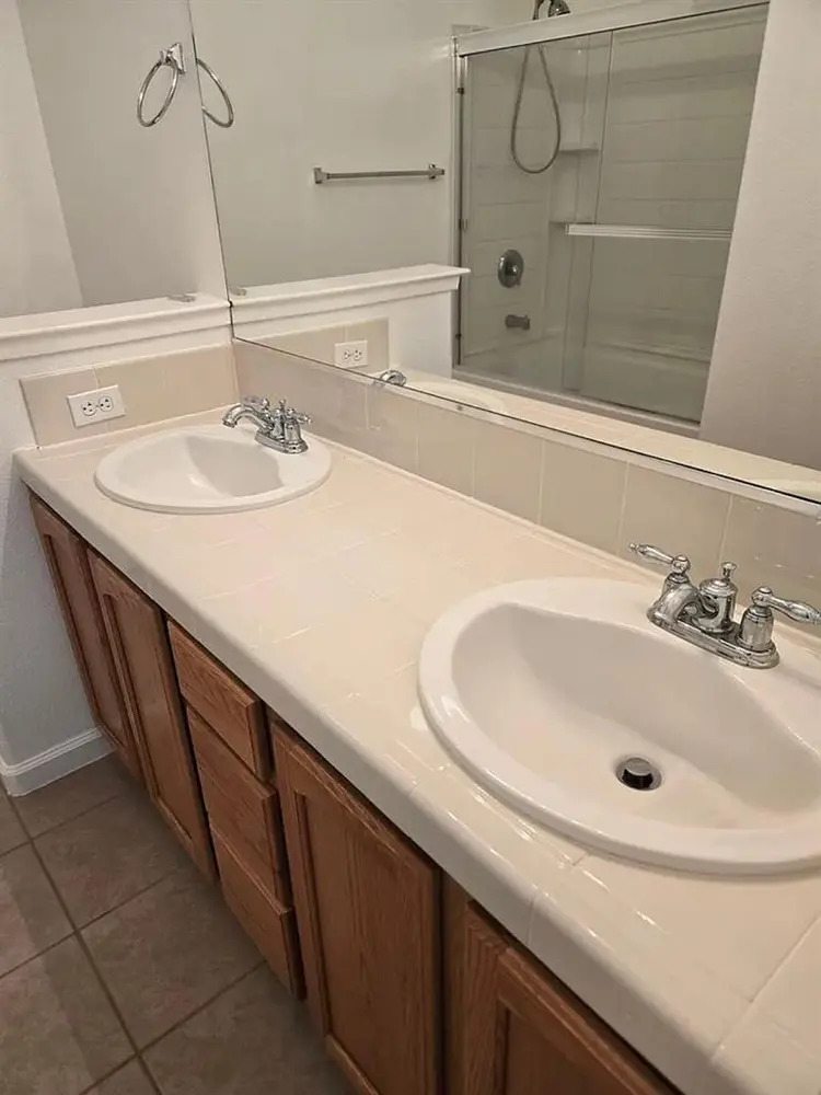 Master Room with Bathroomm