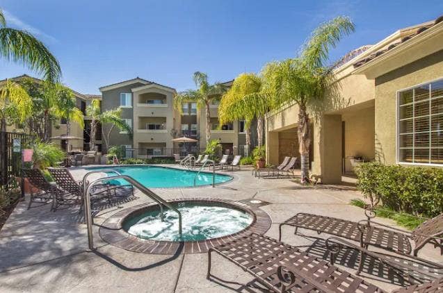 ROOM AVAILABLE IN A B APARTMENT