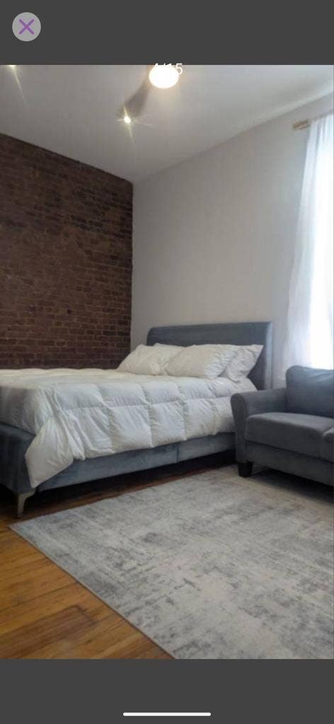 NYC Room for Rent
Exposed Brick Wal