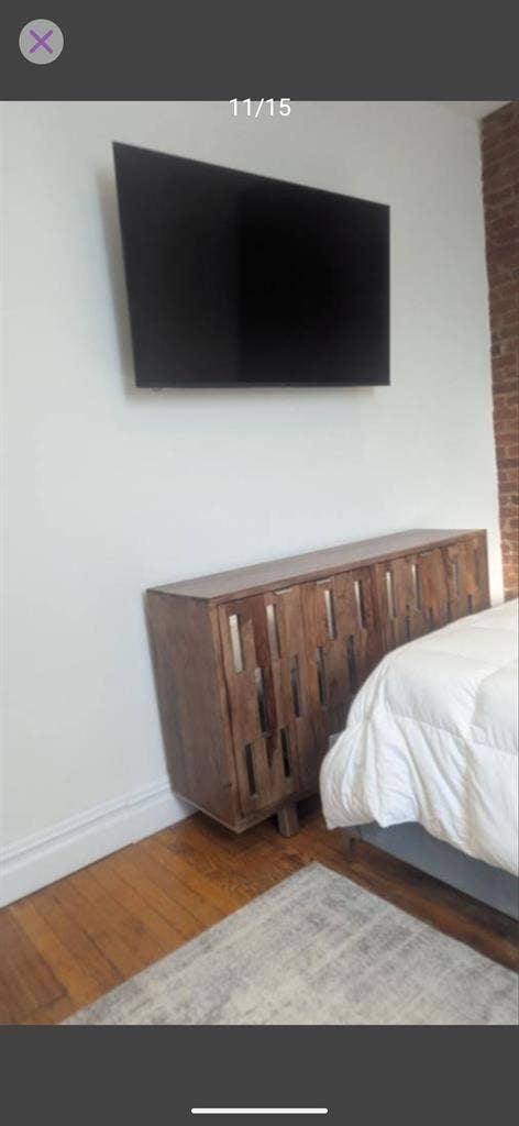 NYC Room for Rent
Exposed Brick Wal