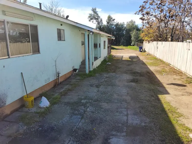 Roommate to share lg 3 bd