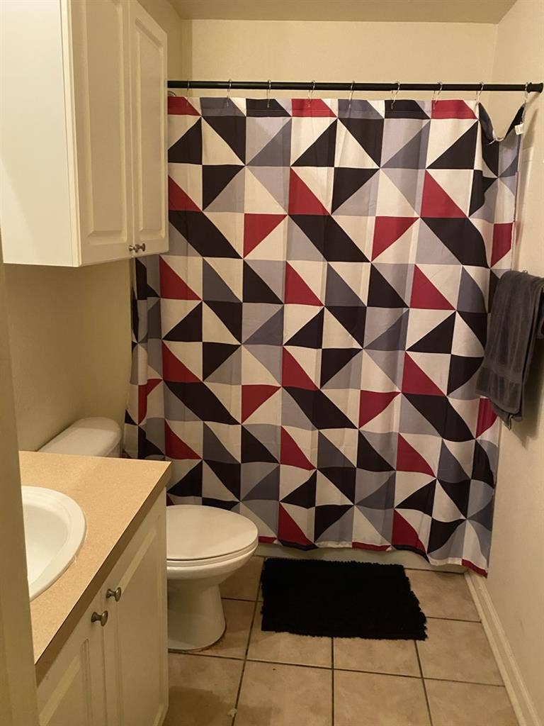 Room and bathroom available Jan 1st