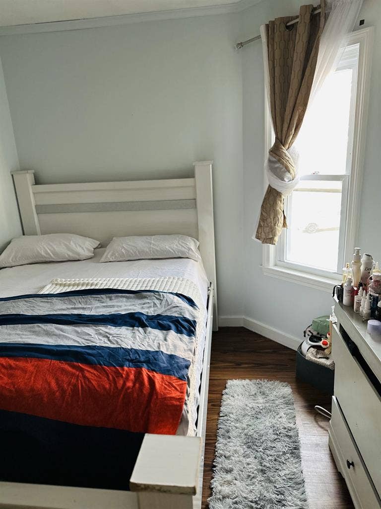 One bedroom for rent $