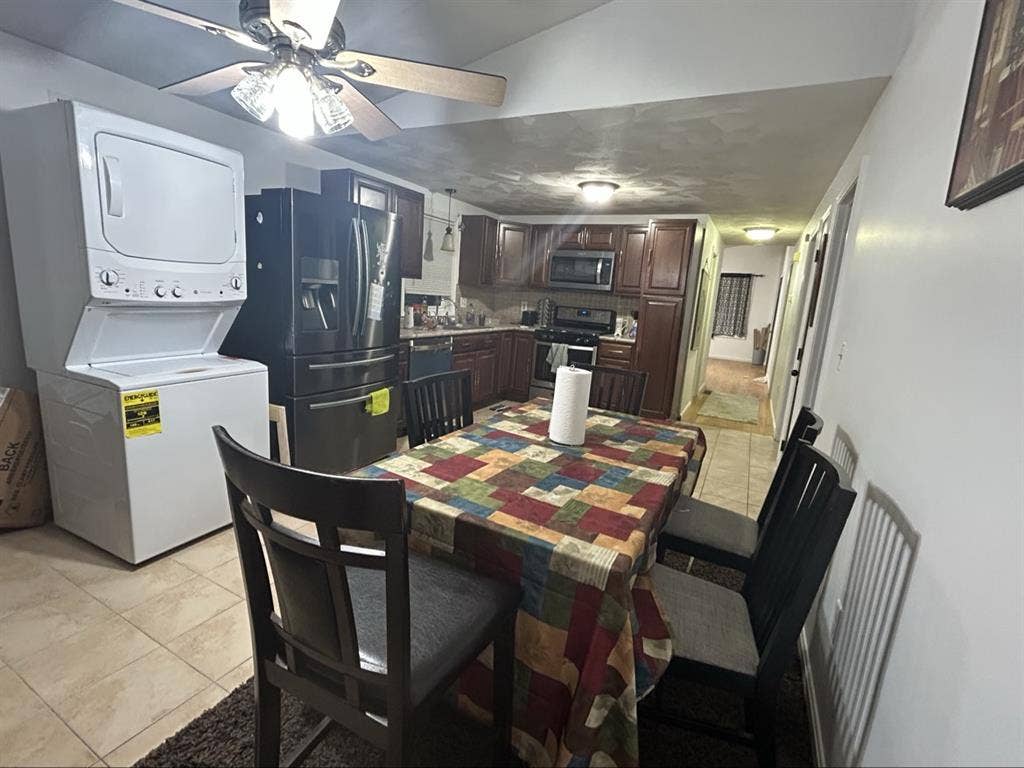 Three bed 1bath in a single family