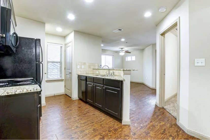 Downtown Waco Apt  bath