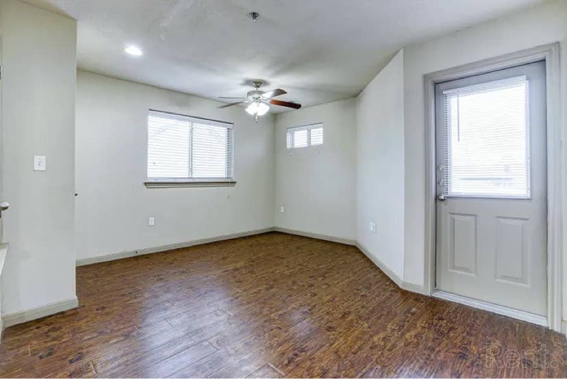 Downtown Waco Apt  bath