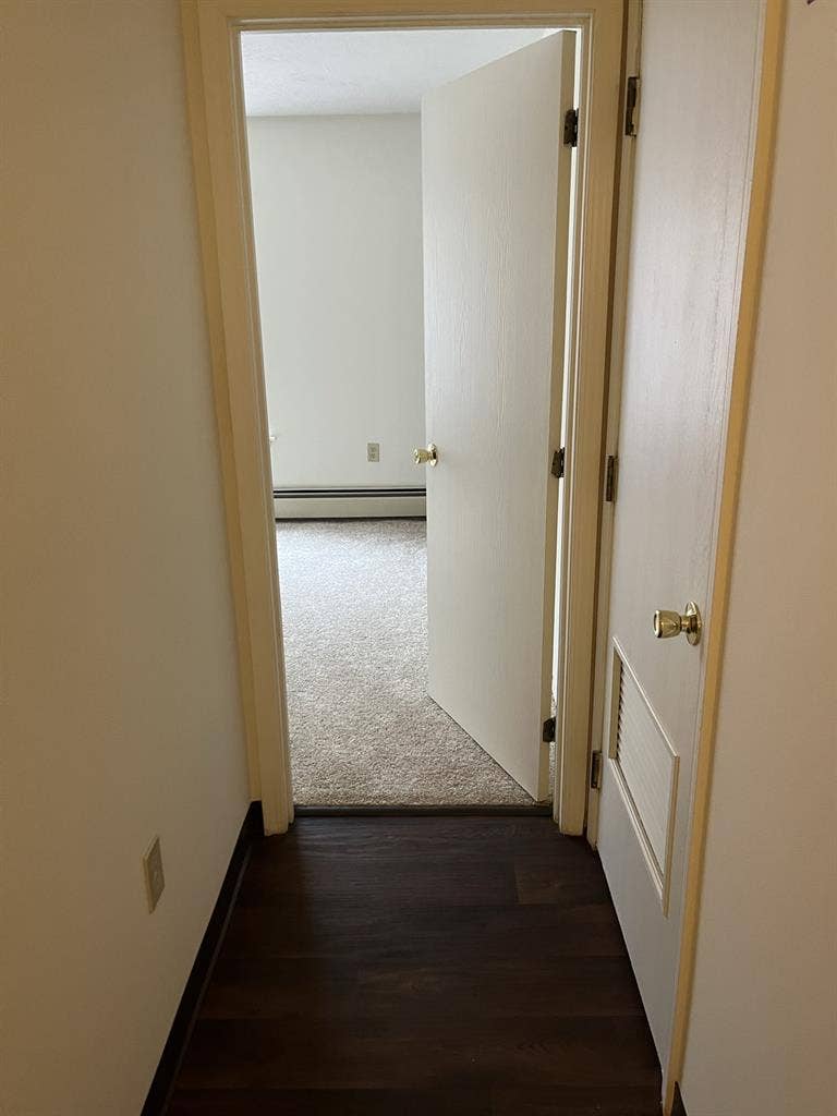 Cozy, Second Floor Apartment