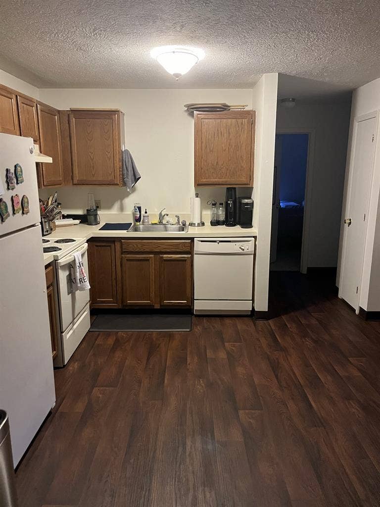 Cozy, Second Floor Apartment