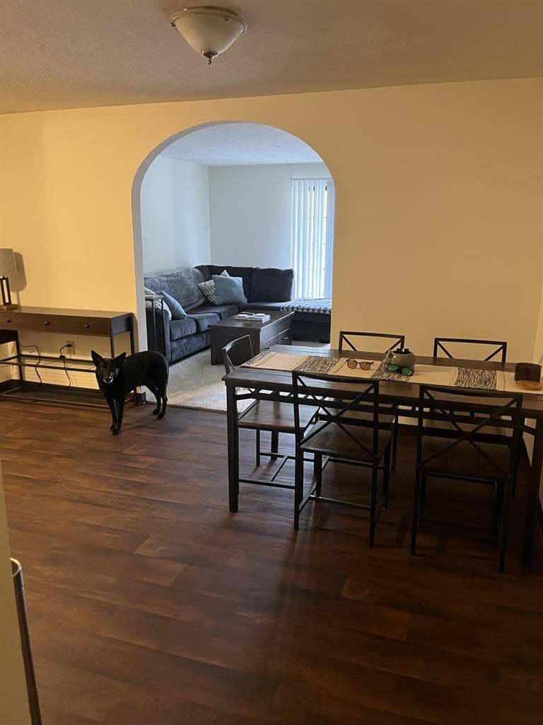 Cozy, Second Floor Apartment