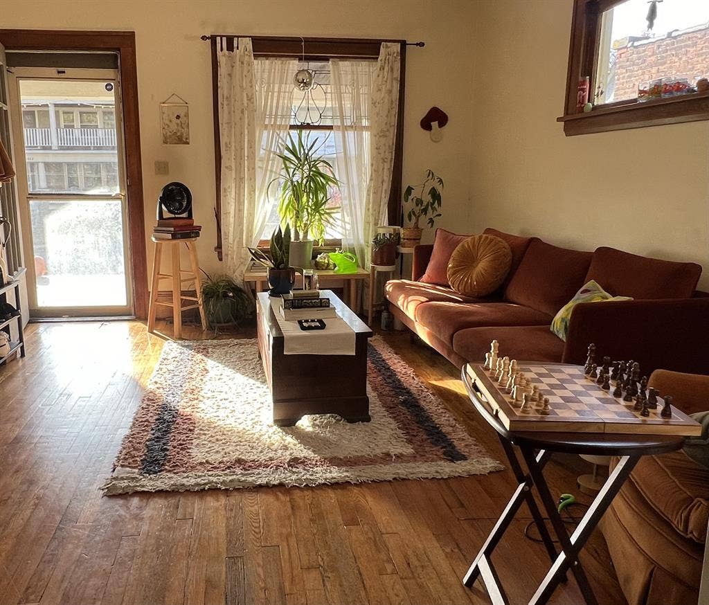 Looking for a roommate!