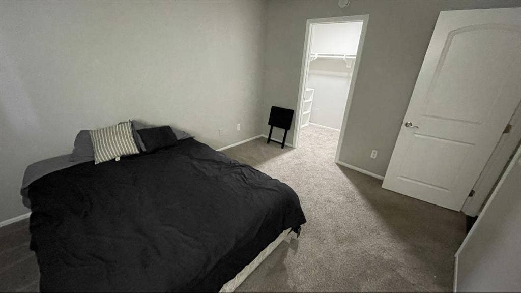 Palm Springs, CA room with bath av