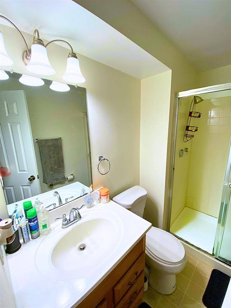 Huge Basement - Rent in a BIG Home