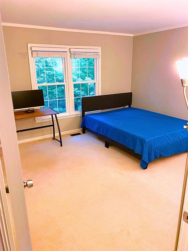 Renting one Bedroom - BIG Home