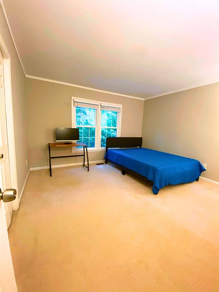 Renting one Bedroom - BIG Home