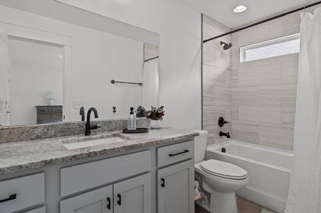 Private Room w/ Private Bath