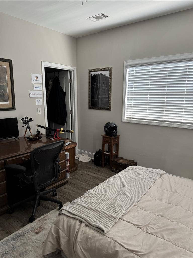 Sublease takeover. Male roommatess