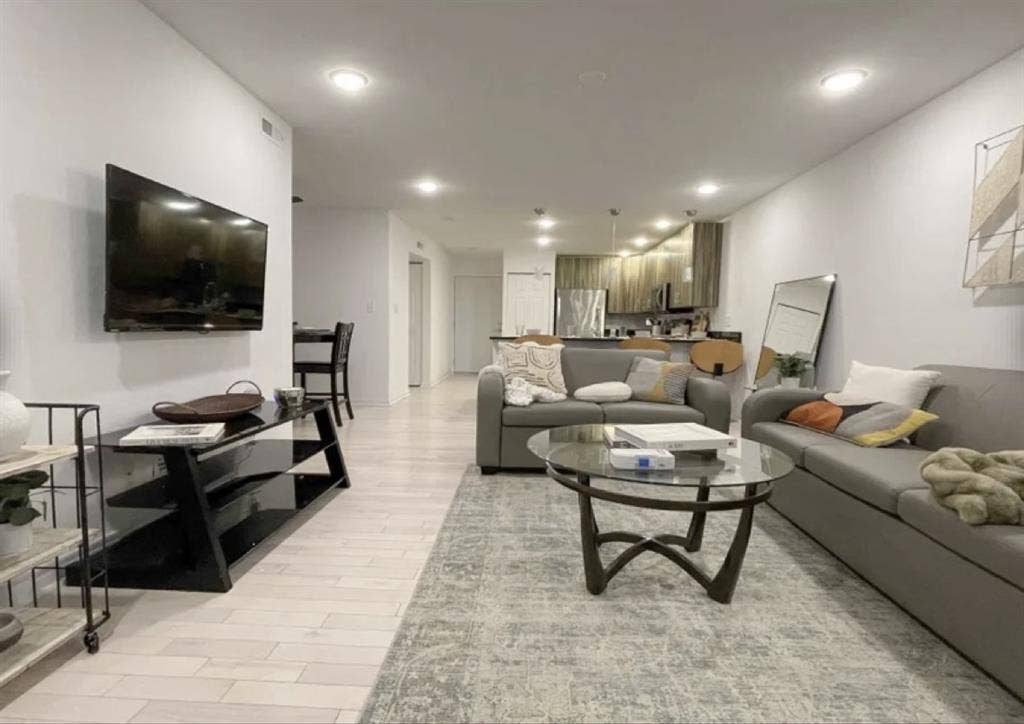 Spring  Subletter needed!