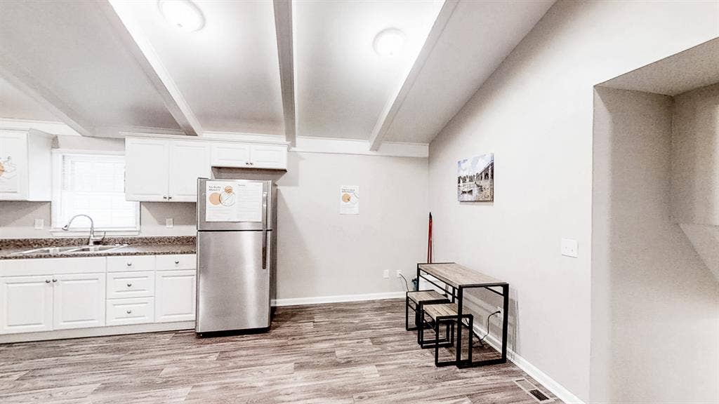 8 BR in College Park