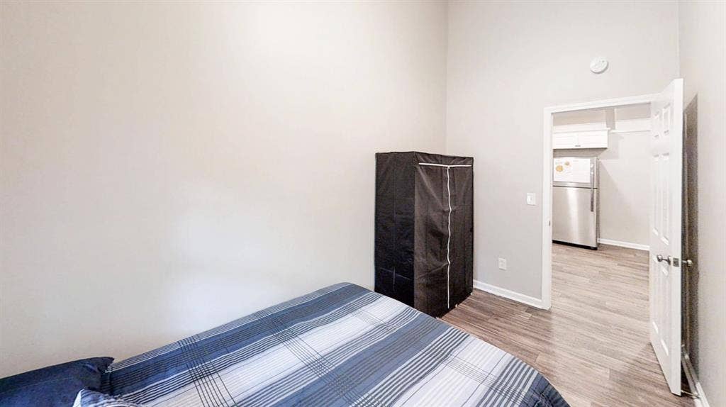 8 BR in College Park