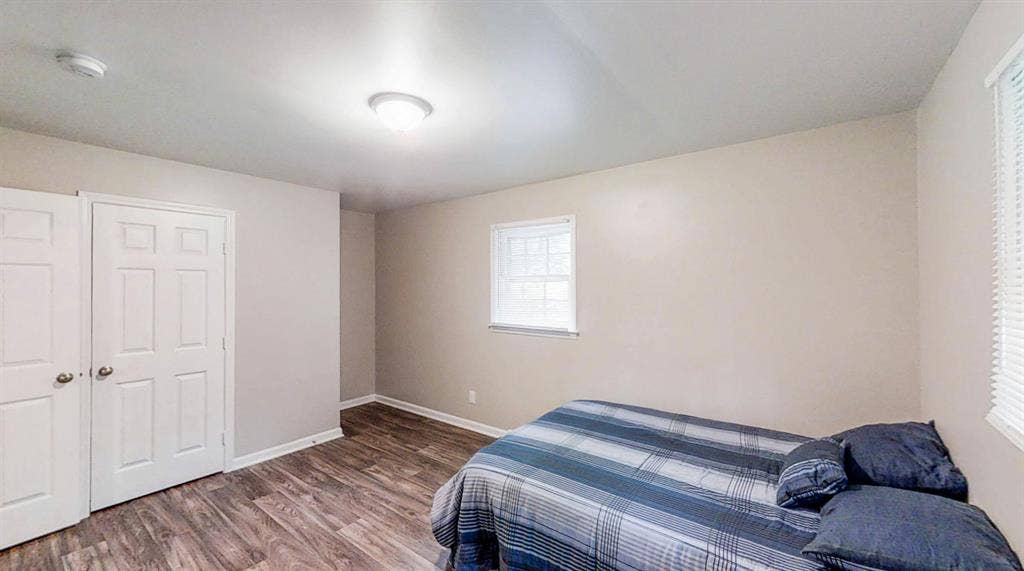 8 BR in College Park