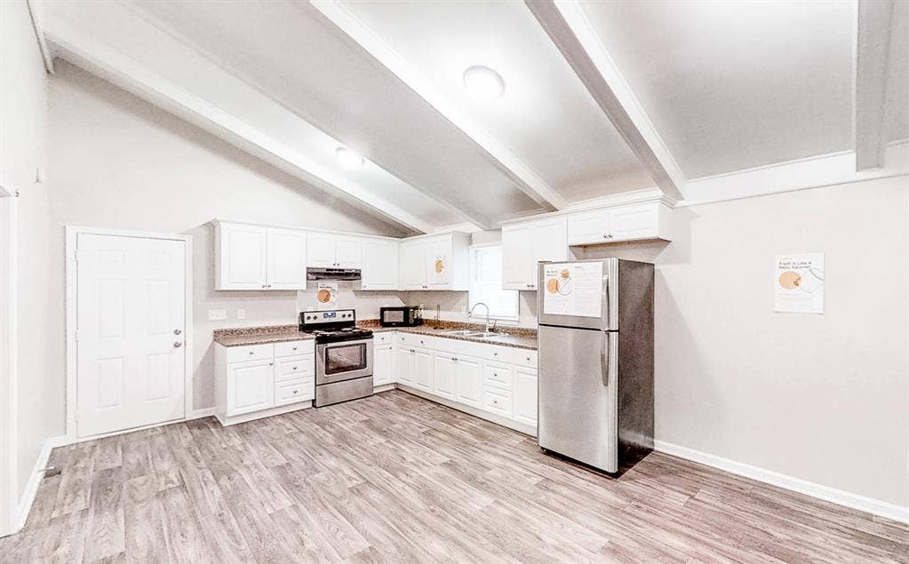 8 BR in College Park