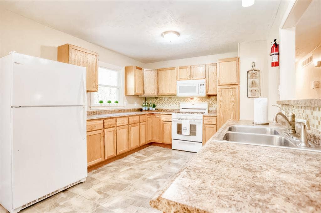 4 BR in Douglasville