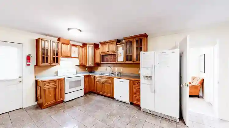 7 BR in Riverdale