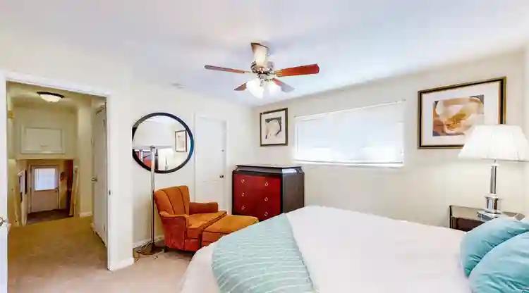 7 BR in Riverdale