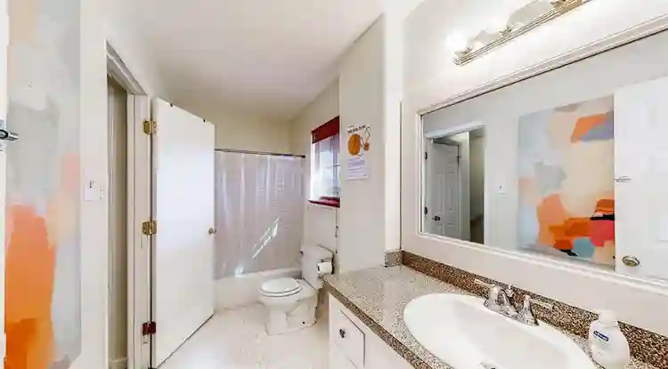 7 BR in Riverdale