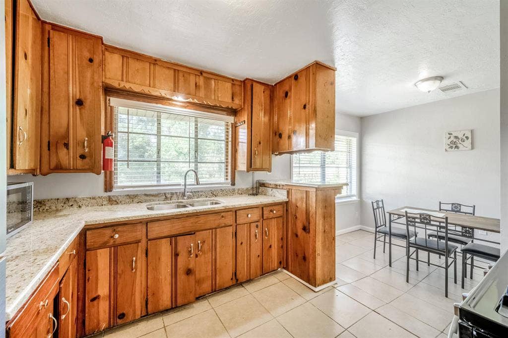 5 BR in Houston