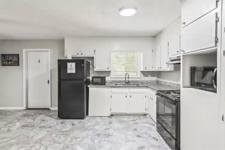 6 BR in Riverdale