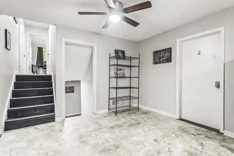6 BR in Riverdale