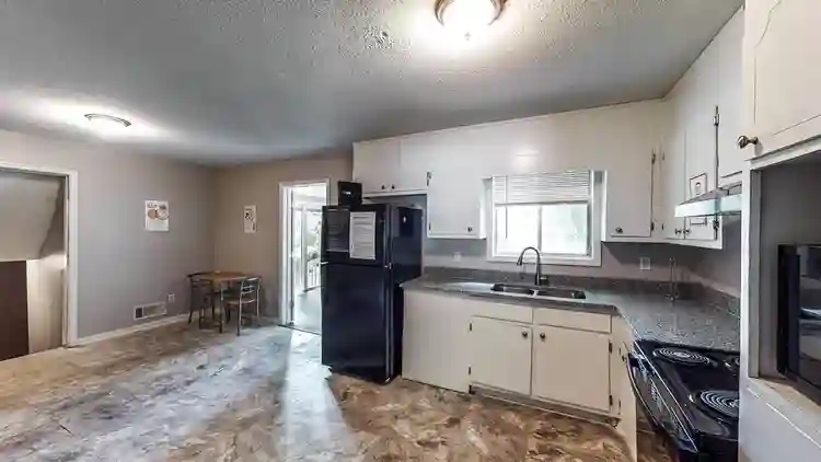 6 BR in Riverdale