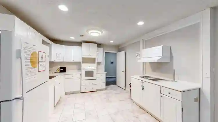 8 BR in Riverdale