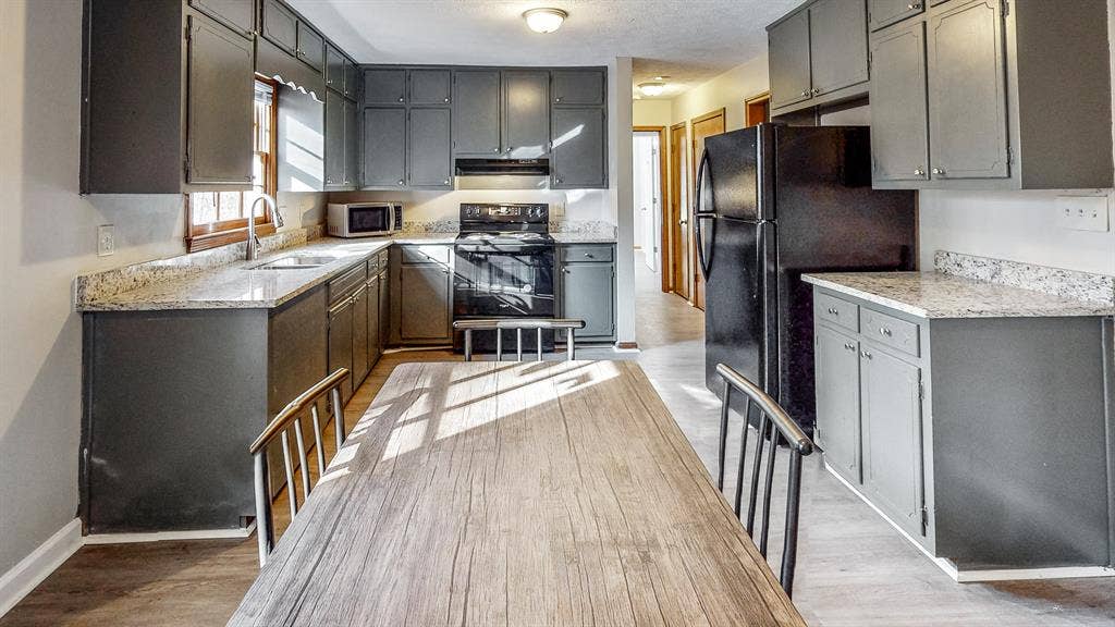 8 BR in Stonecrest