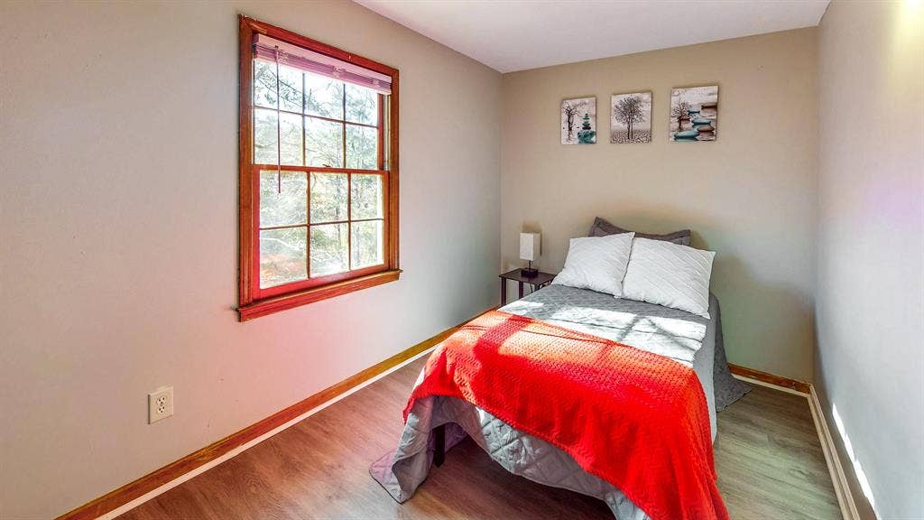 8 BR in Stonecrest