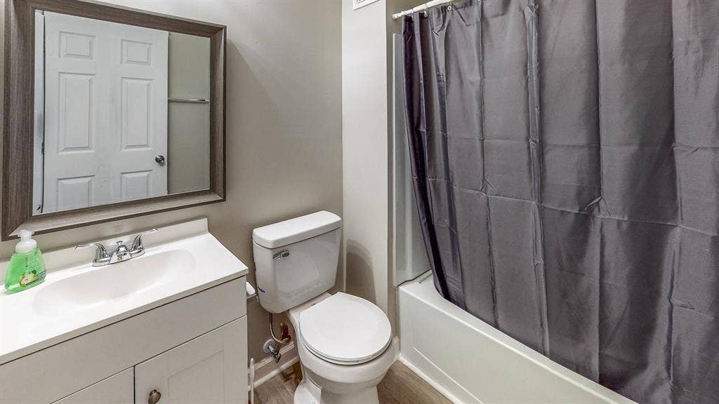 8 BR in Stonecrest