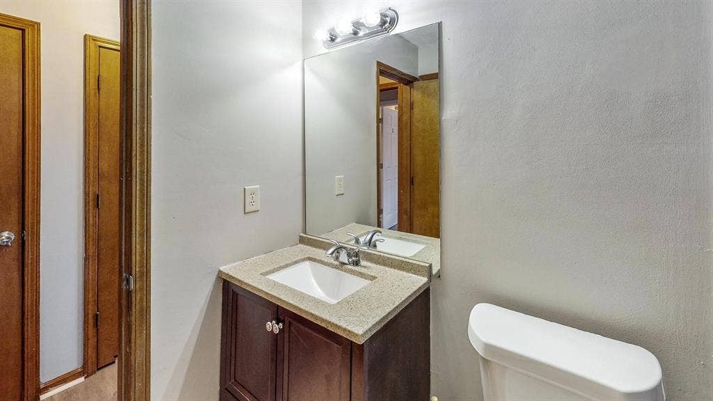 8 BR in Stonecrest