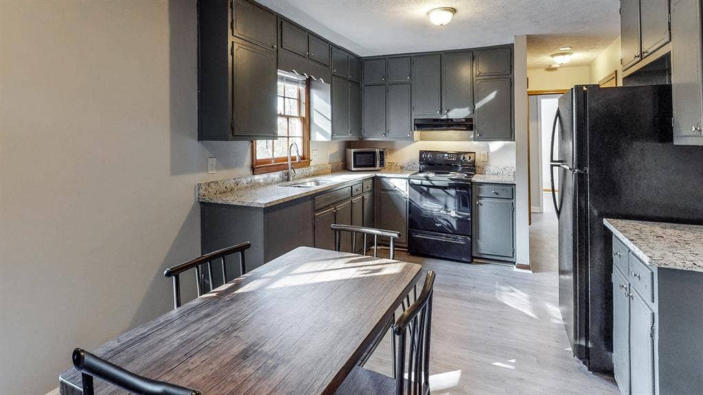 8 BR in Stonecrest
